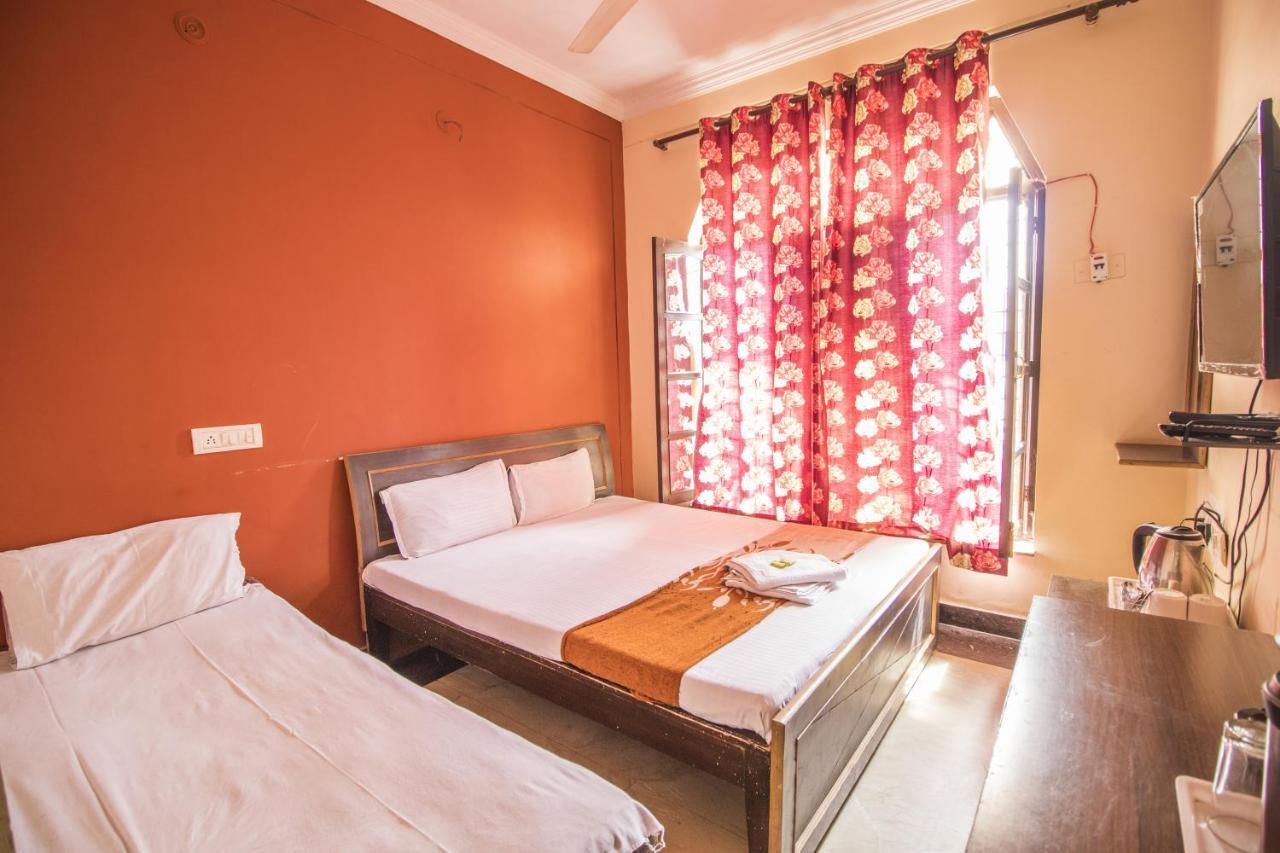 Hotel Bajaj Inn Деградун Екстер'єр фото