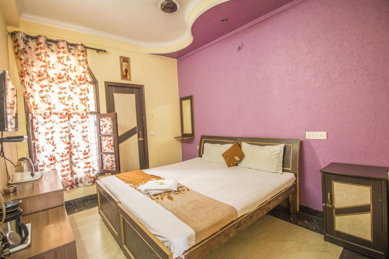 Hotel Bajaj Inn Деградун Екстер'єр фото
