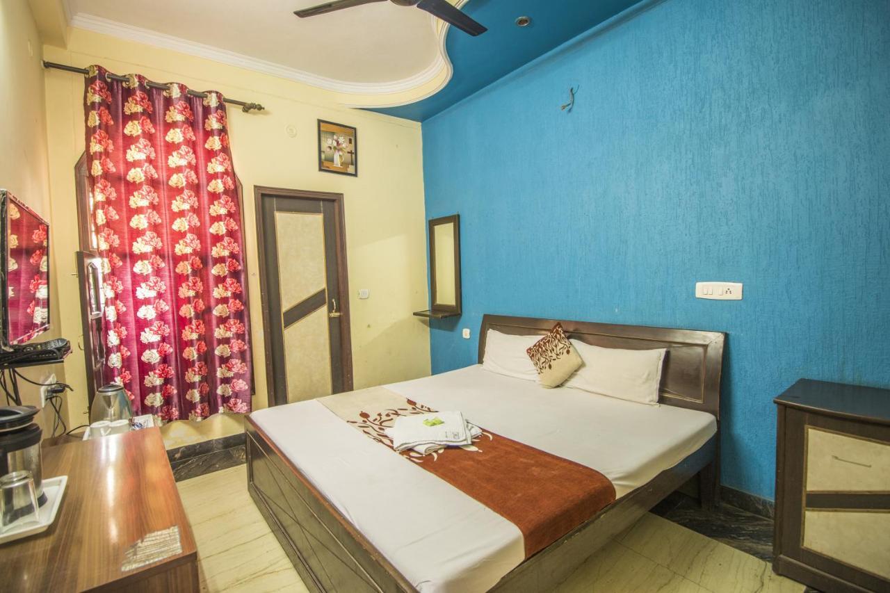 Hotel Bajaj Inn Деградун Екстер'єр фото