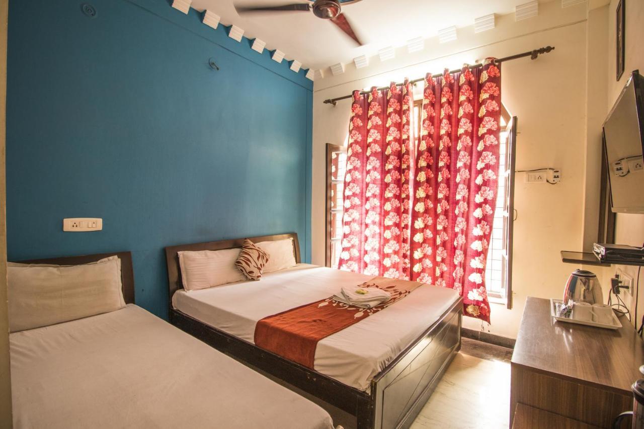 Hotel Bajaj Inn Деградун Екстер'єр фото